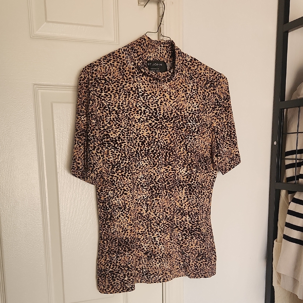 St. John Leapord Print Mock Neck Top Size Small